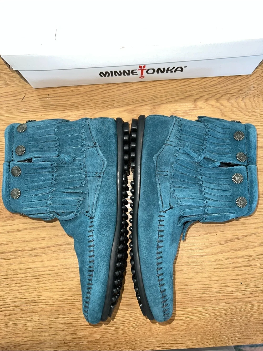 RARE NIB Minnetonka Double Fringe Peacock Blue Suede Boot with studded accents